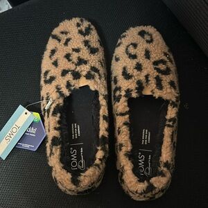 Toms alparata doe leopard fleece faux fur slipper